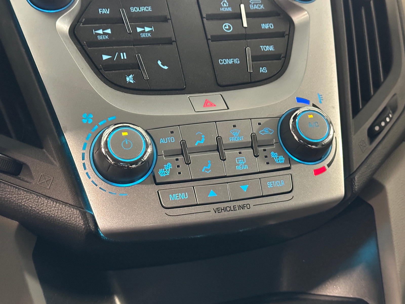 Thumbnail: 2017 Chevrolet Equinox - 4
