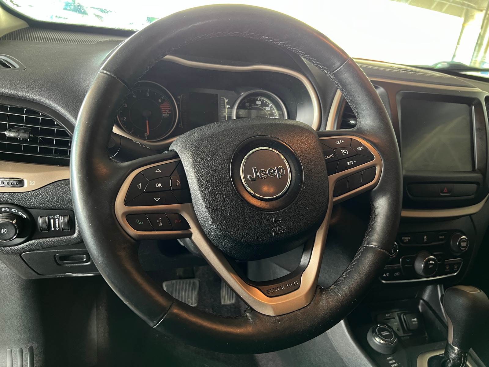 Thumbnail: 2017 Jeep Cherokee - 5