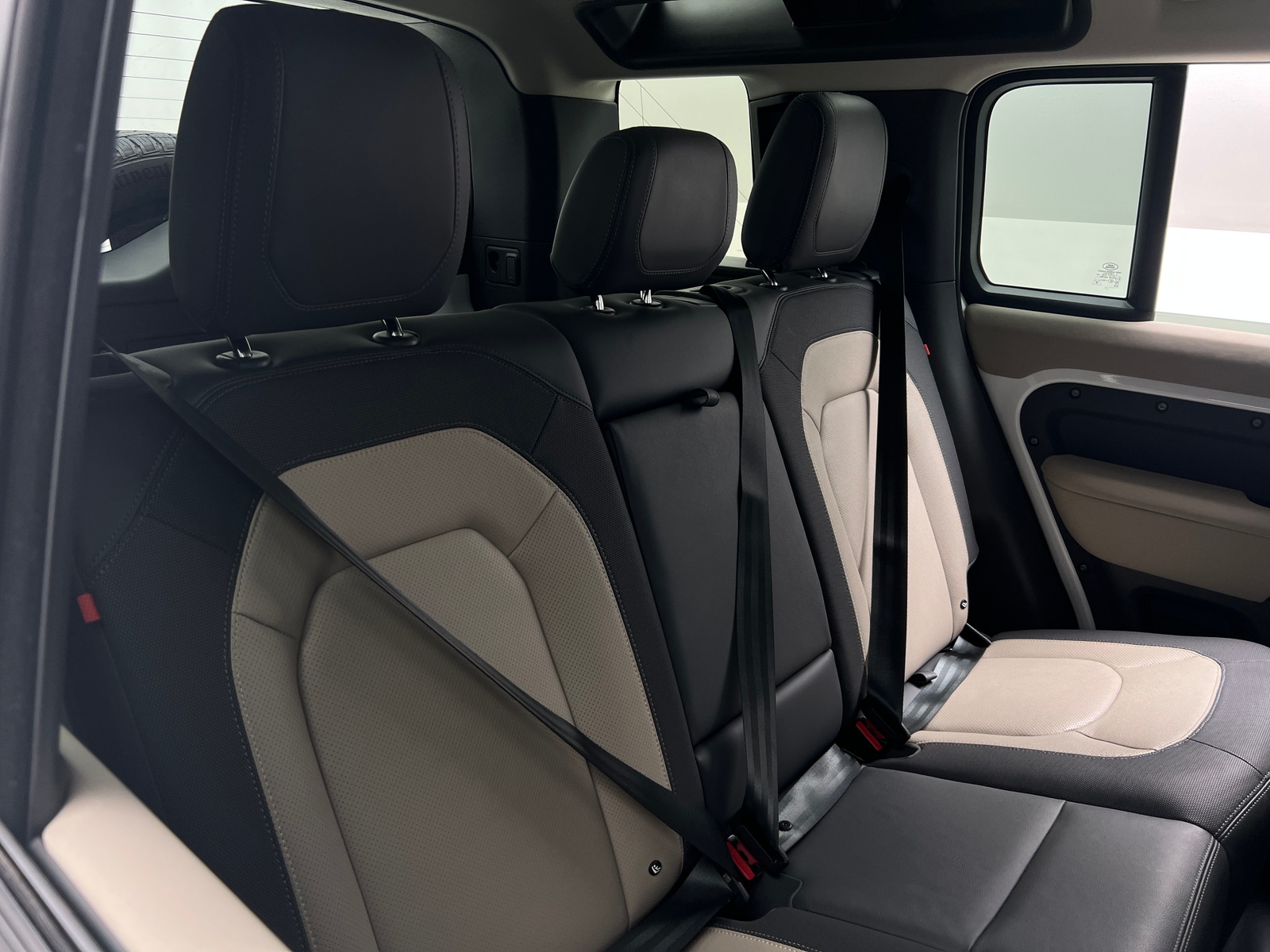 Thumbnail: 2023 Land Rover Defender - 5