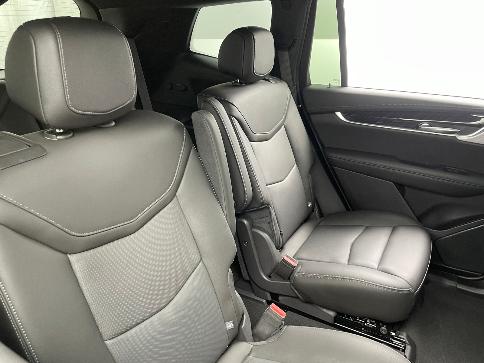 Thumbnail: 2025 Cadillac XT6 - 5