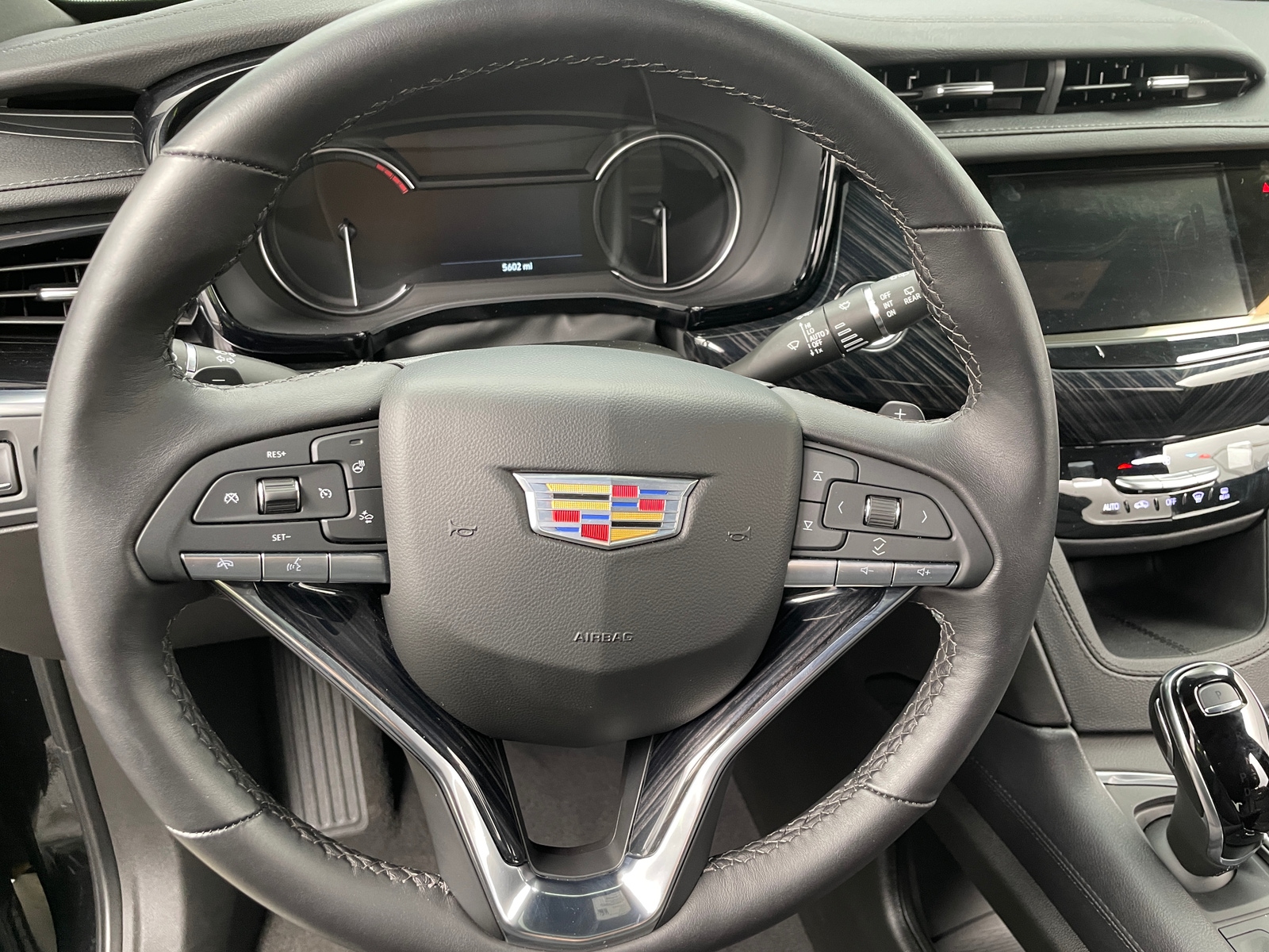 Thumbnail: 2025 Cadillac XT6 - 4