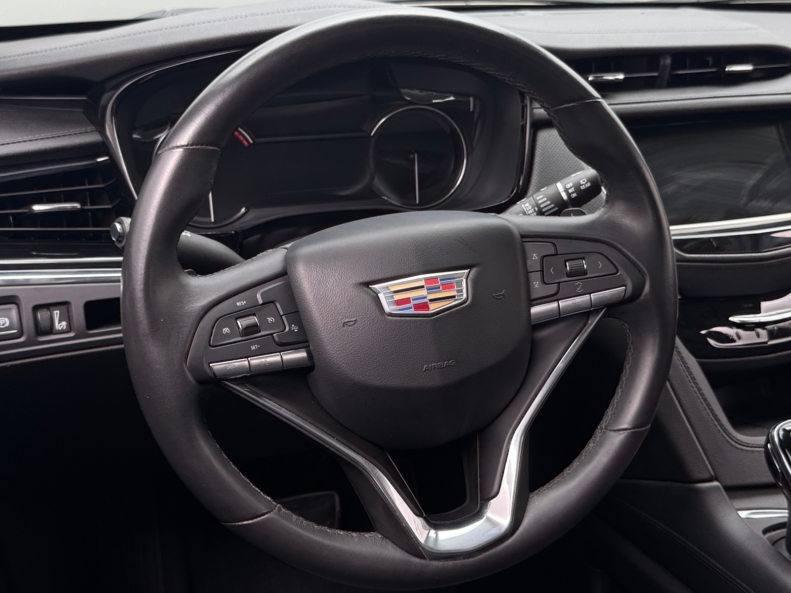 Thumbnail: 2023 Cadillac XT6 - 4
