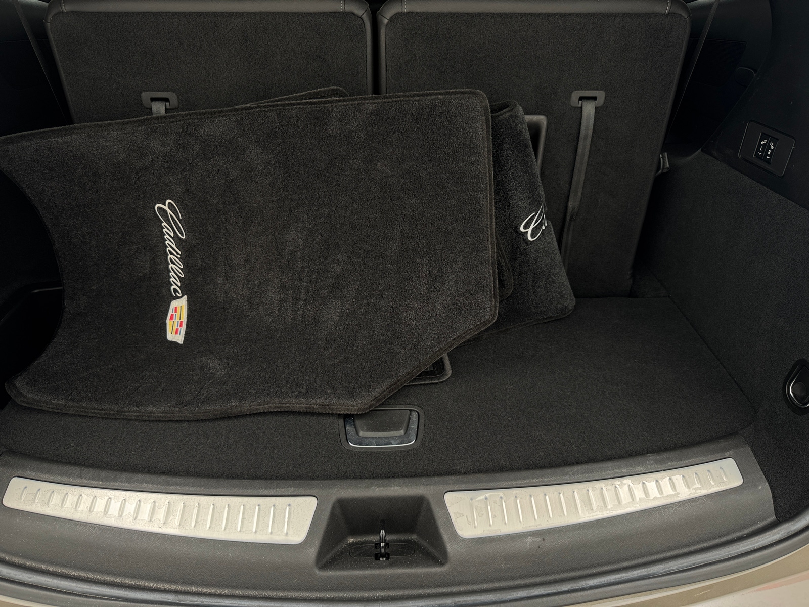 Thumbnail: 2023 Cadillac XT6 - 6