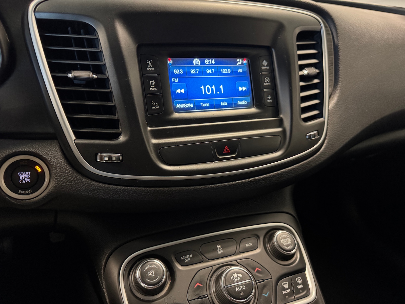 Thumbnail: 2015 Chrysler 200 - 4