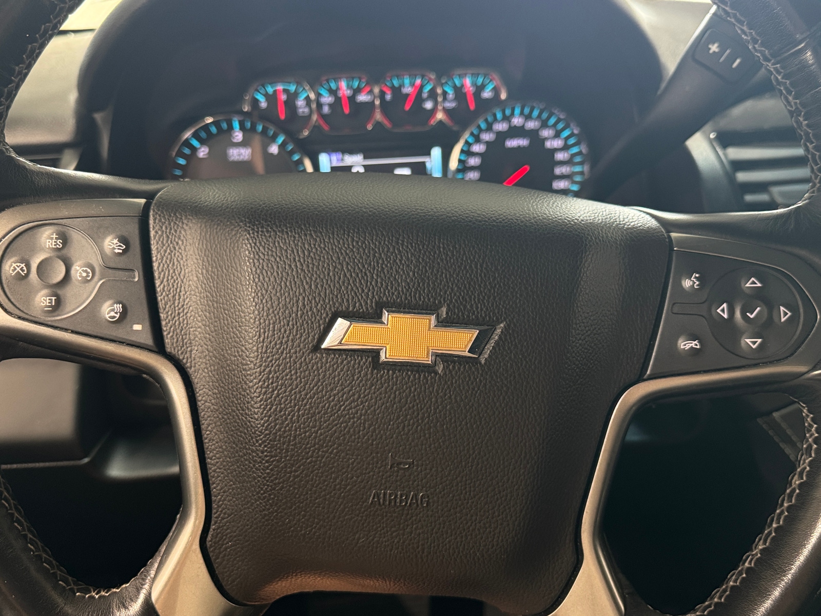 Thumbnail: 2019 Chevrolet Tahoe - 4