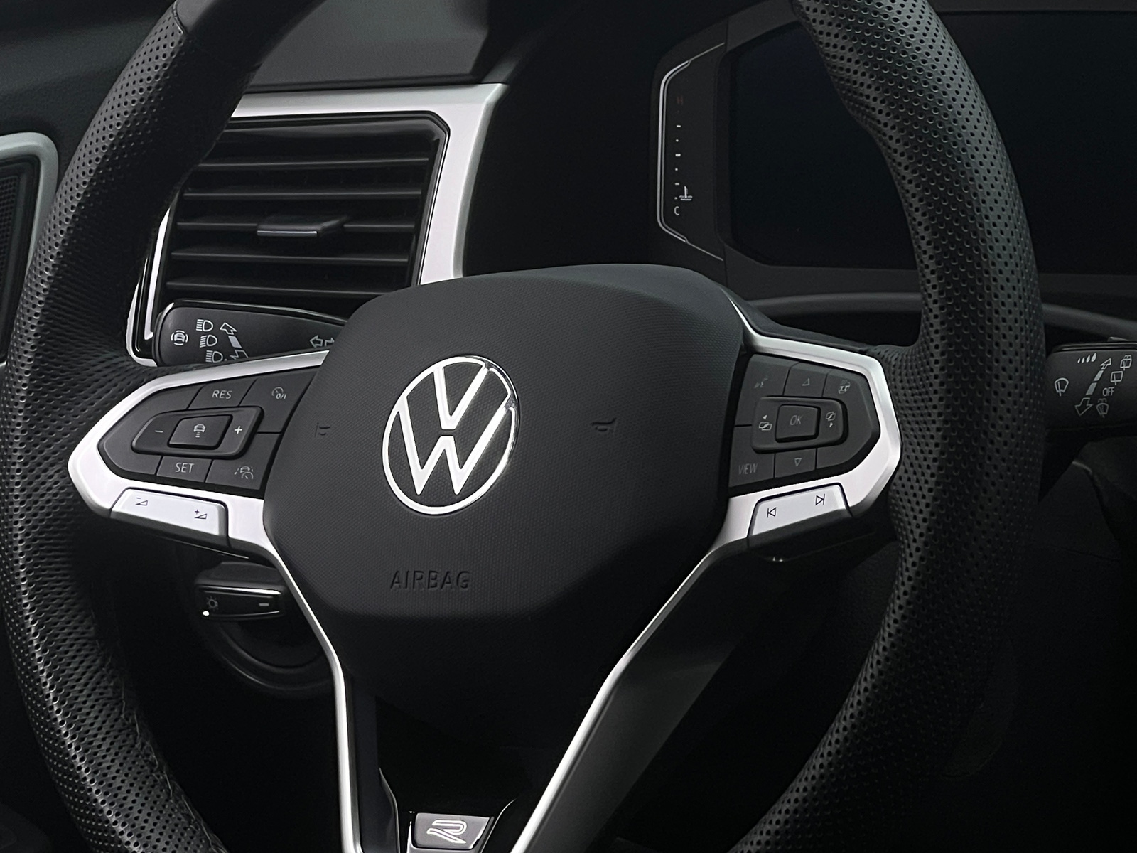 Thumbnail: 2023 Volkswagen Atlas - 4