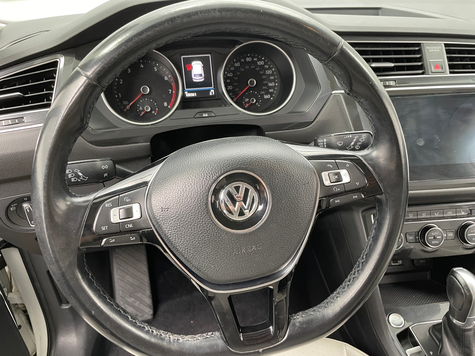Thumbnail: 2018 Volkswagen Tiguan - 4