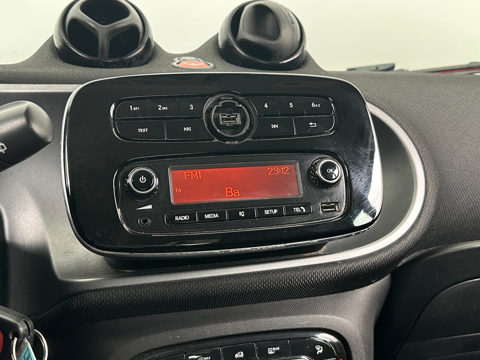 Thumbnail: 2018 smart fortwo - 4