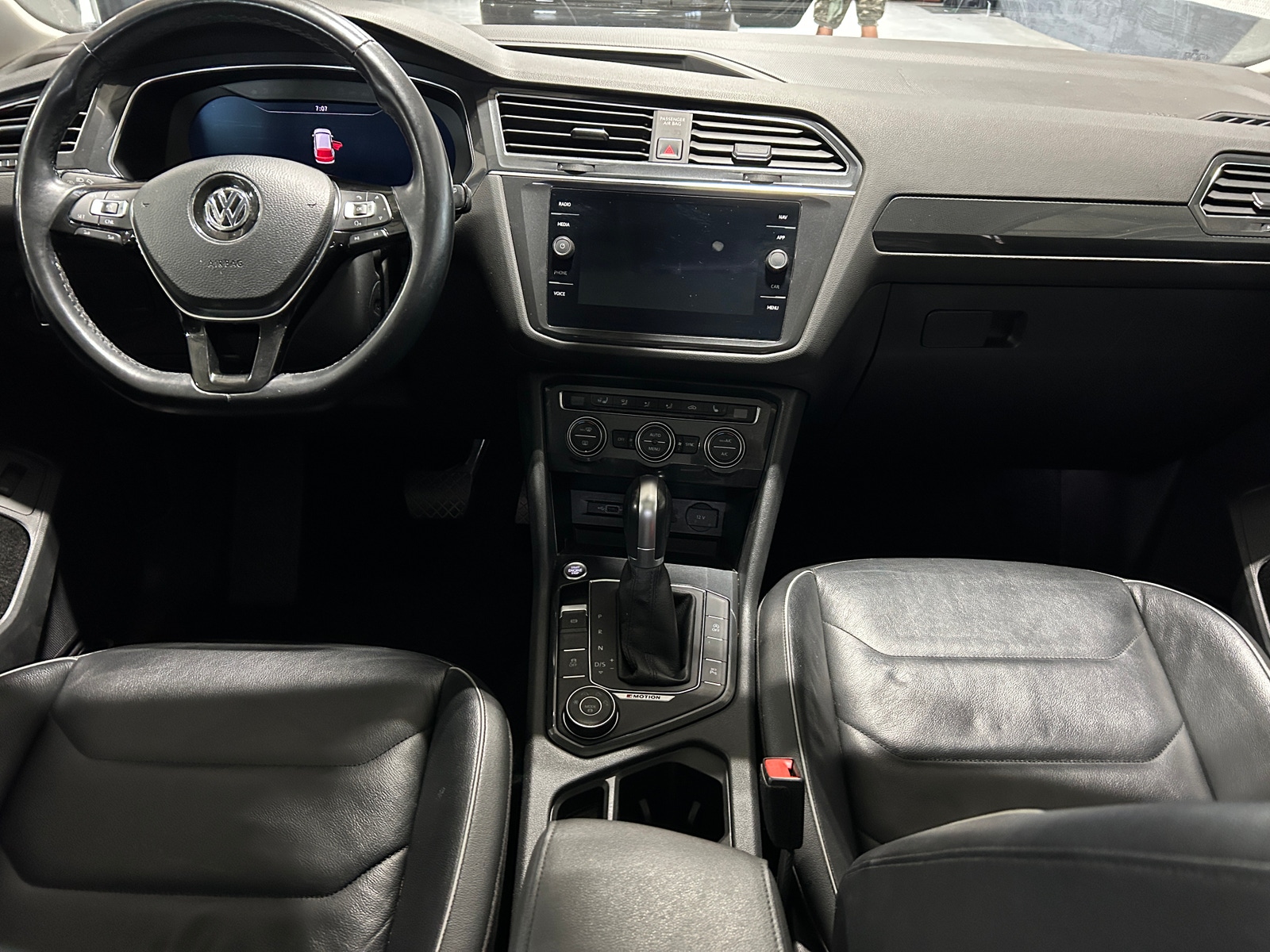 Thumbnail: 2018 Volkswagen Tiguan - 2