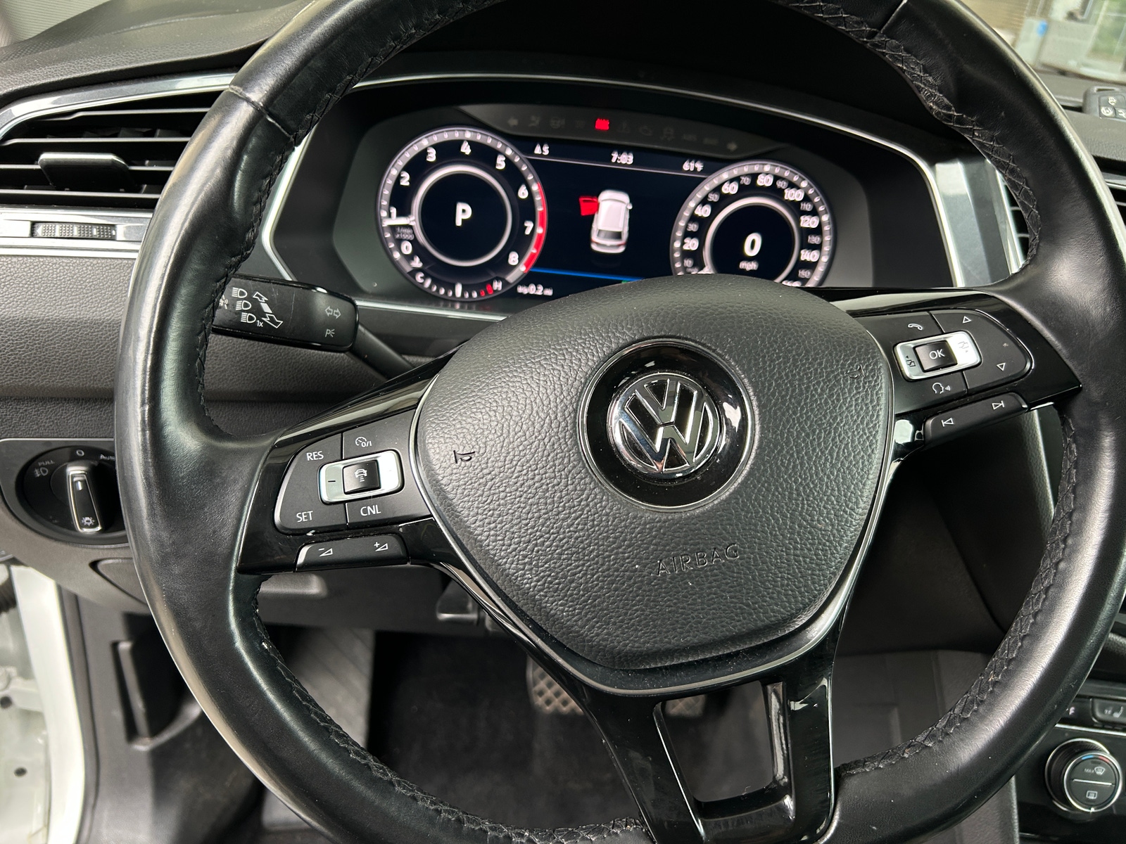 Thumbnail: 2018 Volkswagen Tiguan - 4