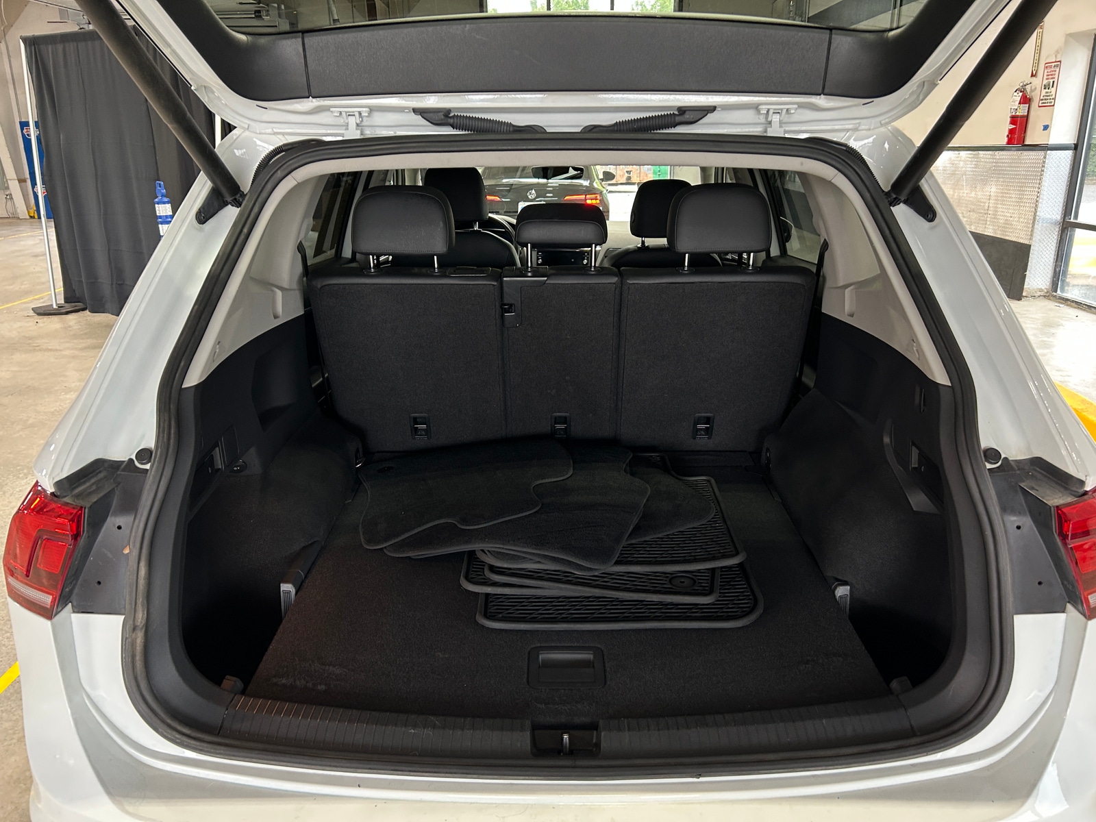 Thumbnail: 2018 Volkswagen Tiguan - 6