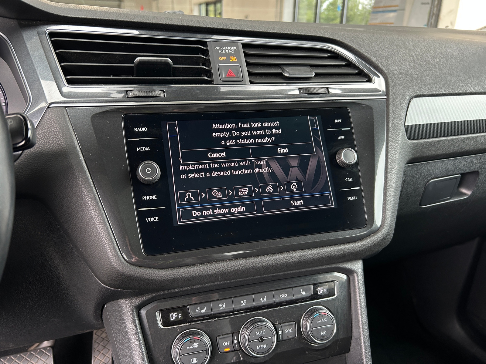 Thumbnail: 2018 Volkswagen Tiguan - 3