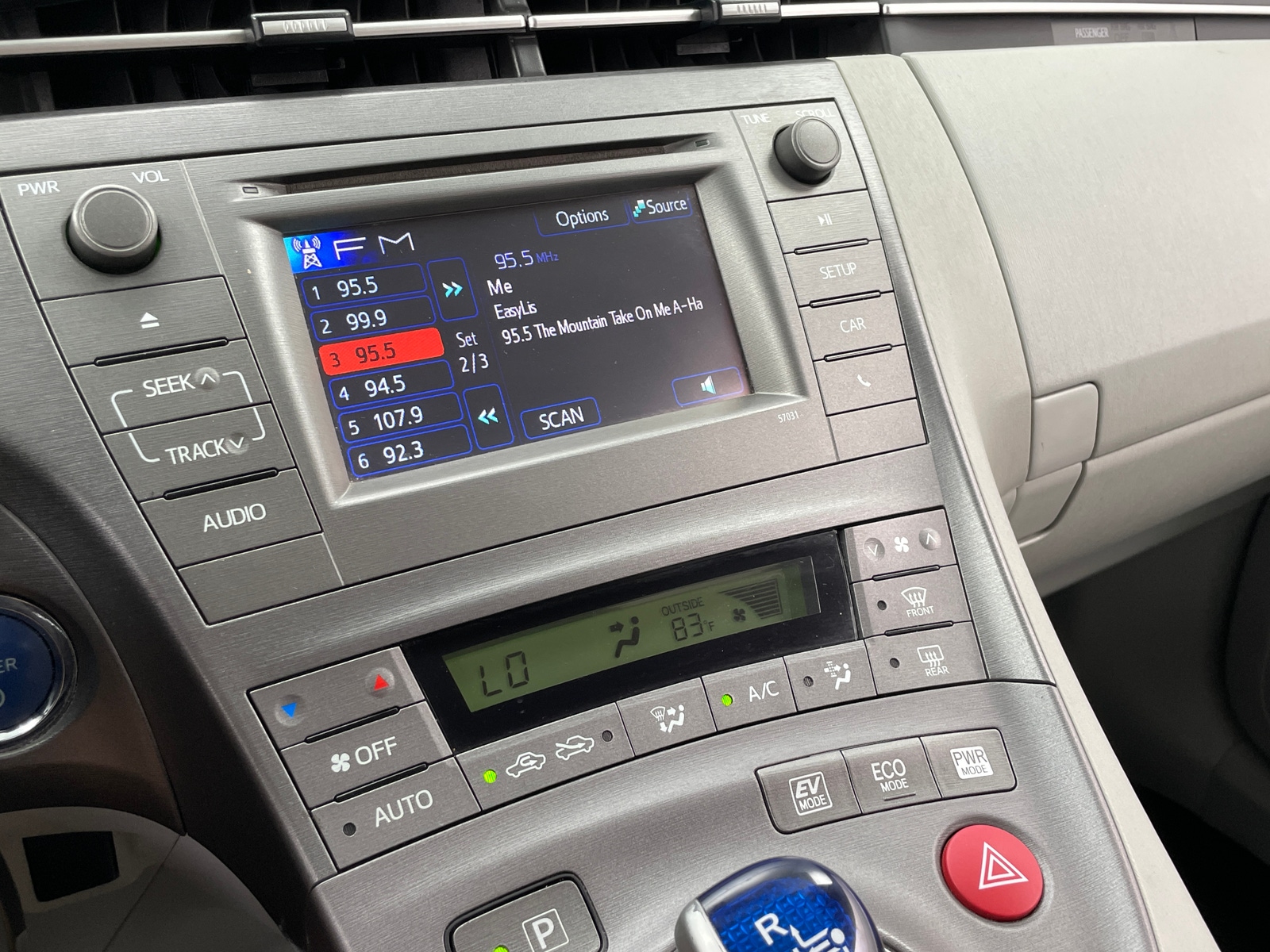 Thumbnail: 2015 Toyota Prius - 4