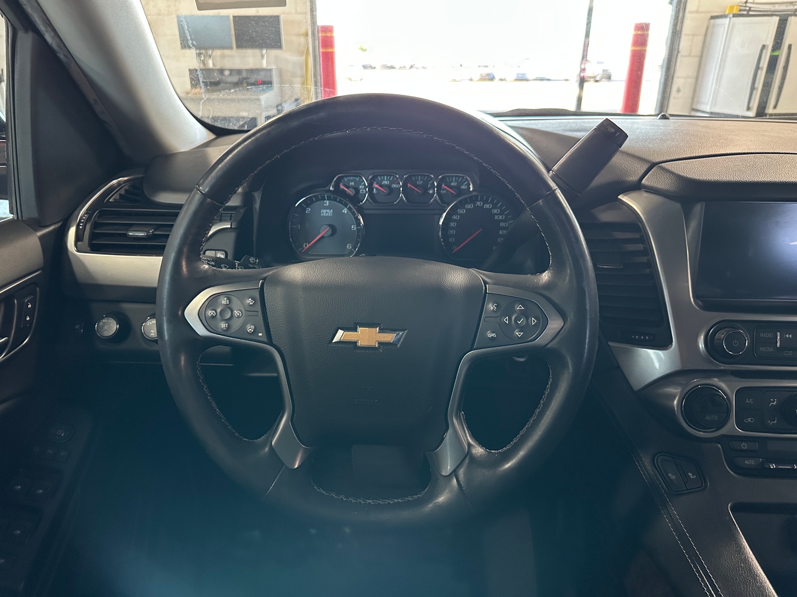 Thumbnail: 2019 Chevrolet Tahoe - 4