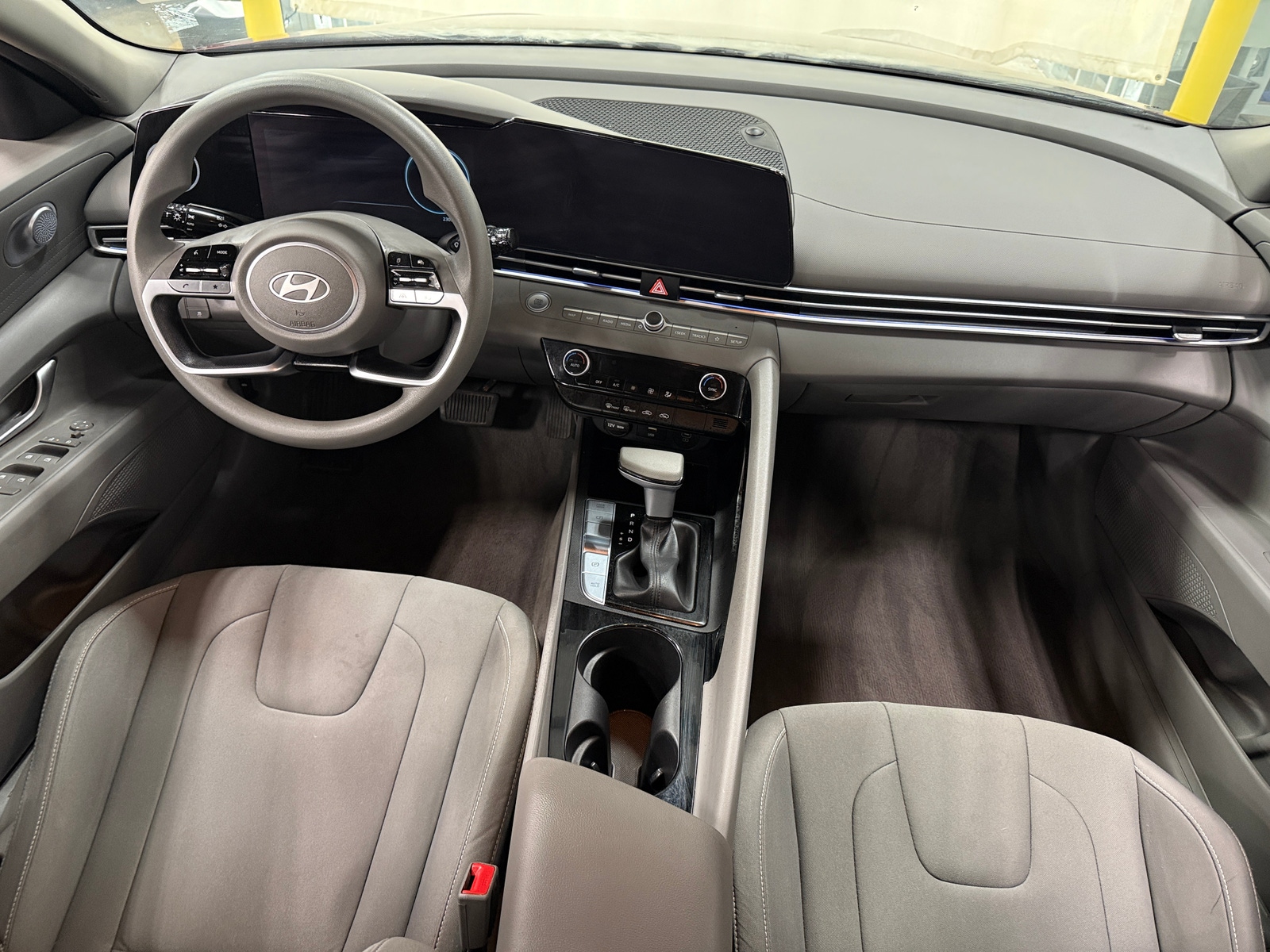 Thumbnail: 2024 Hyundai Elantra - 3