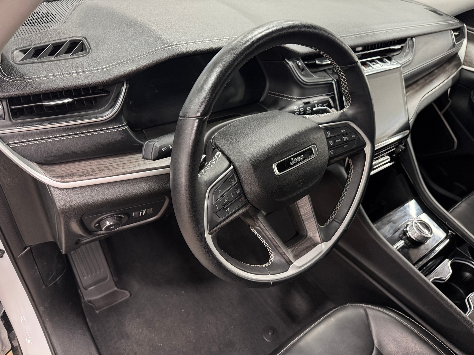 Thumbnail: 2022 Jeep Grand Cherokee L - 2