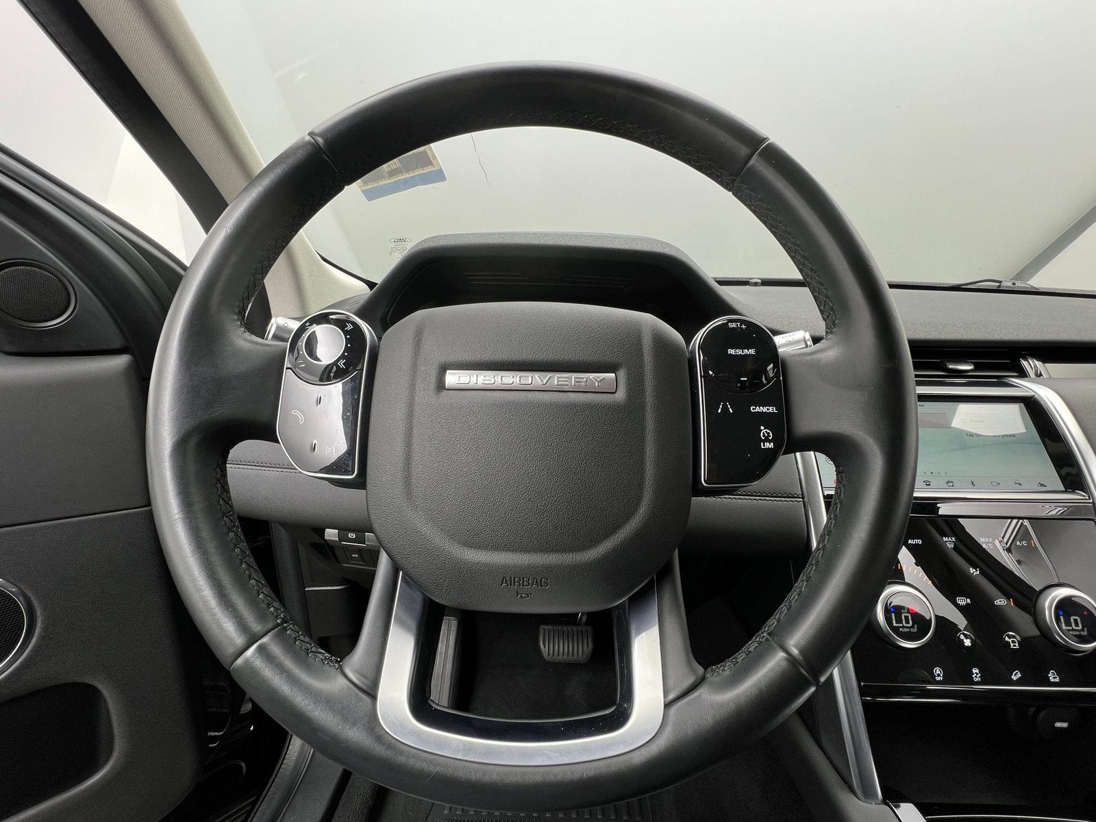 Thumbnail: 2020 Land Rover Discovery Sport - 4
