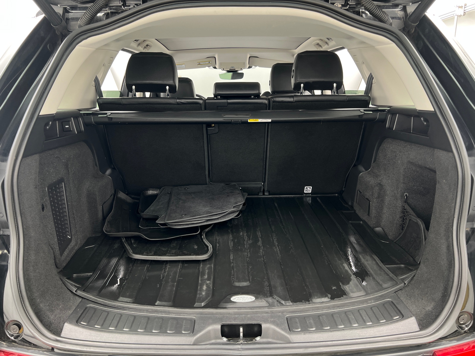 Thumbnail: 2020 Land Rover Discovery Sport - 6