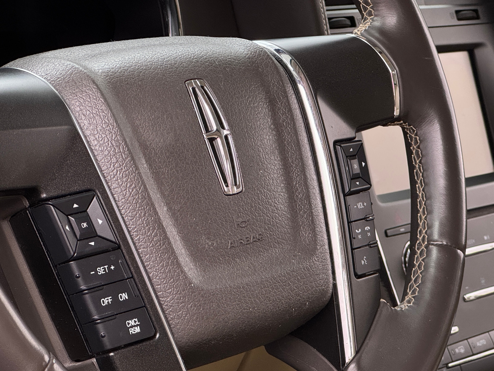 Thumbnail: 2015 Lincoln Navigator - 4