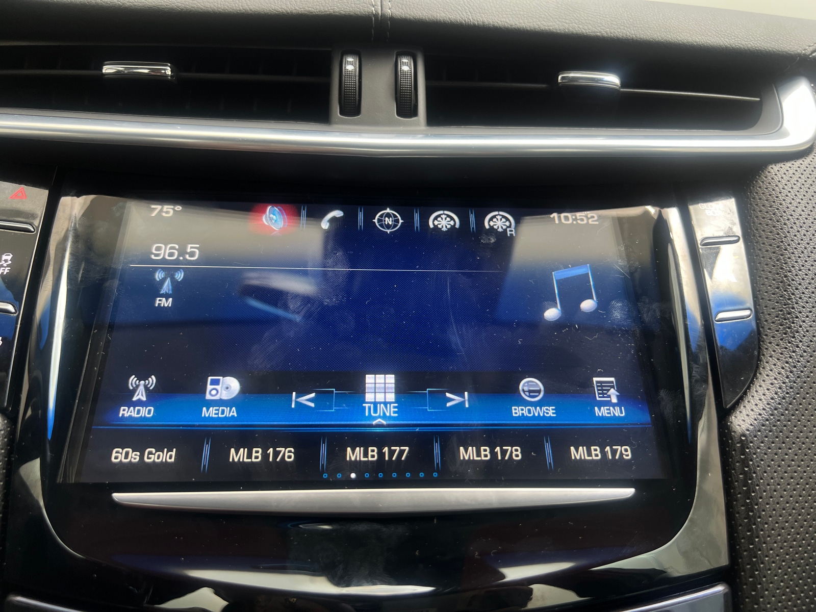 Thumbnail: 2016 Cadillac XTS - 3