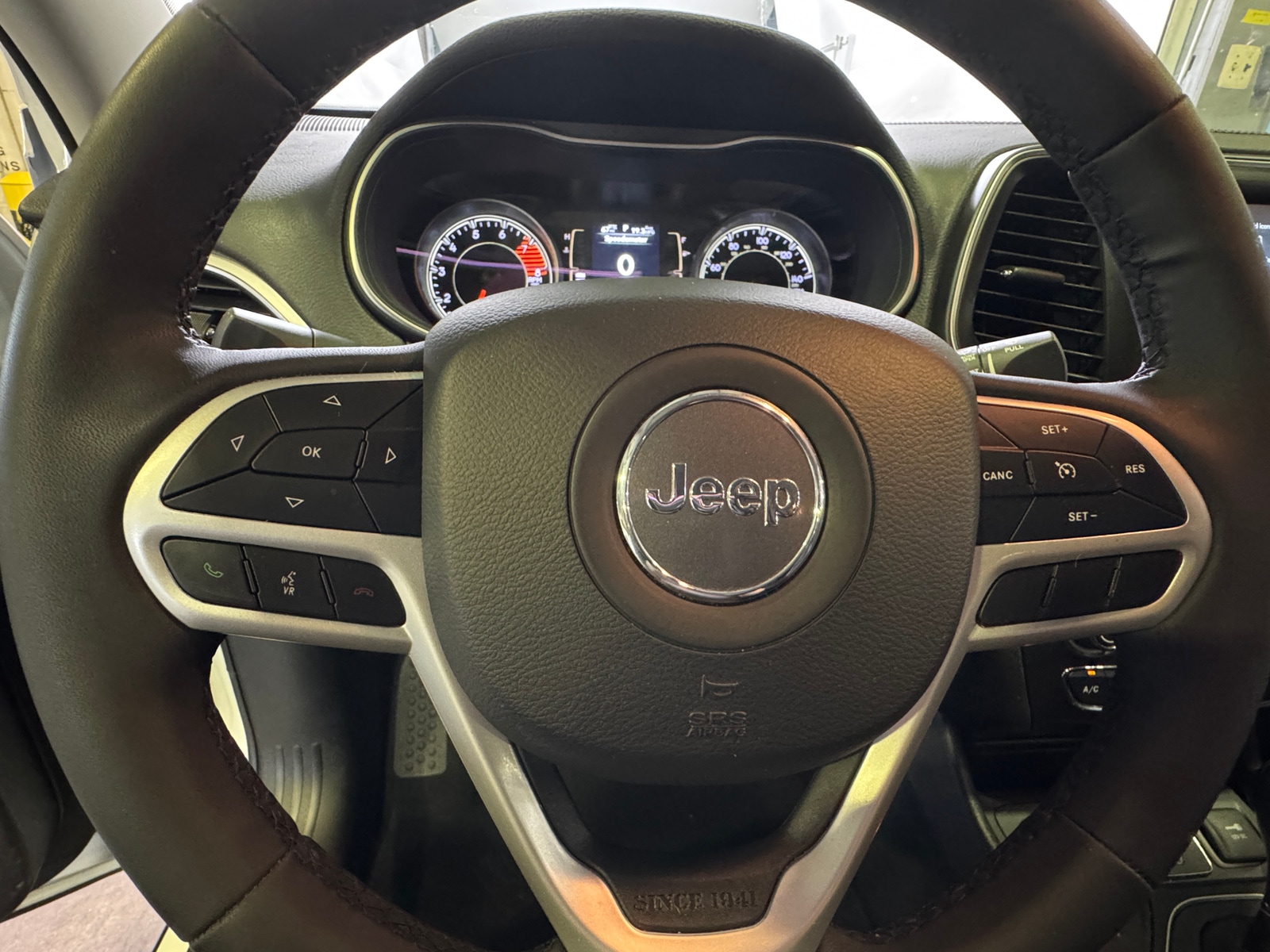 Thumbnail: 2022 Jeep Cherokee - 5