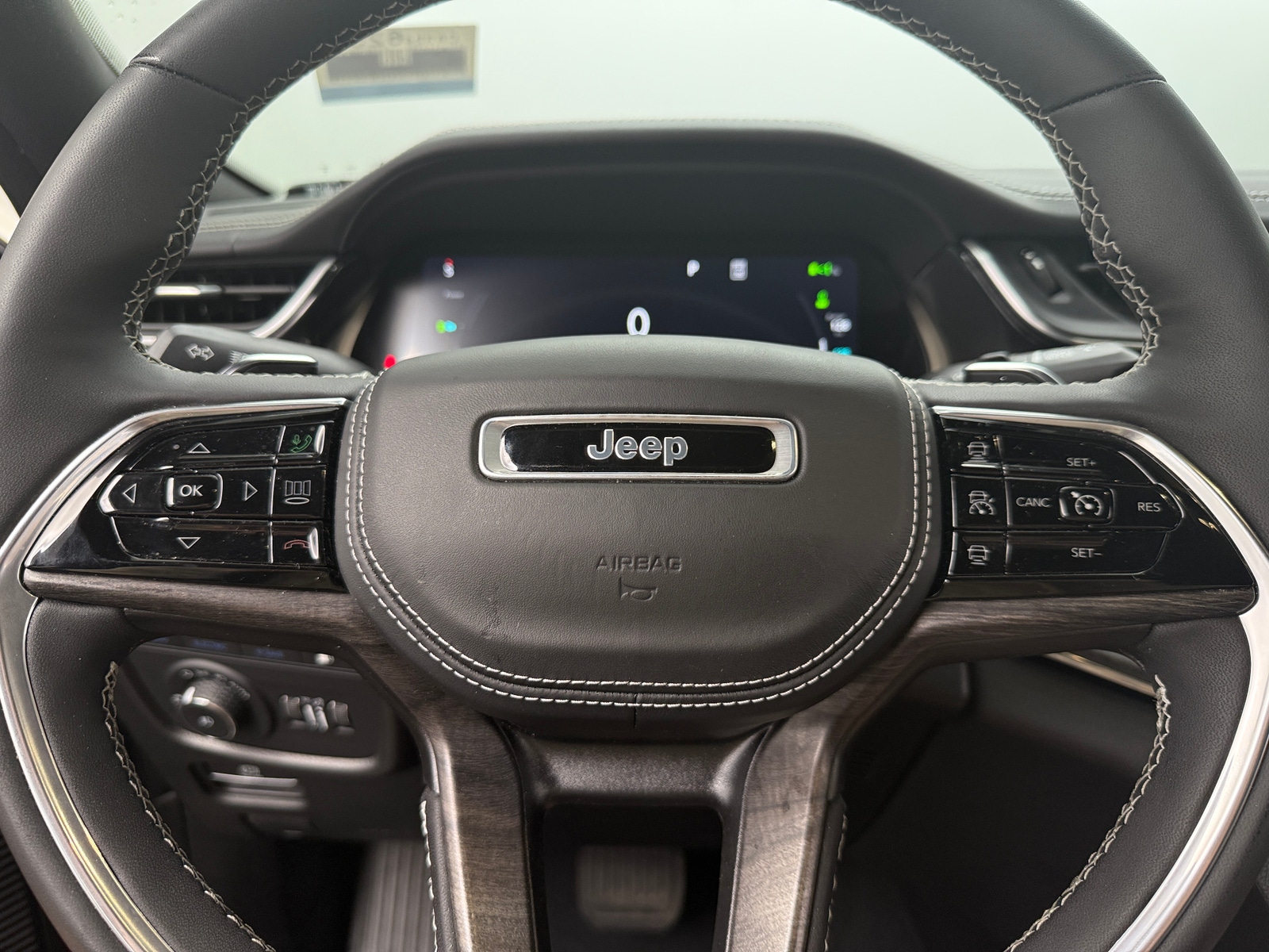 Thumbnail: 2023 Jeep Grand Cherokee - 4