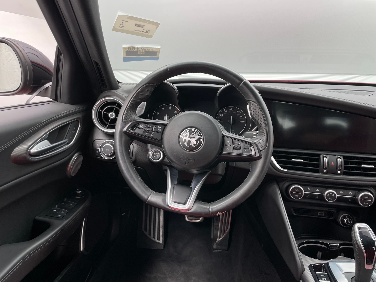 Thumbnail: 2022 Alfa Romeo Giulia - 4