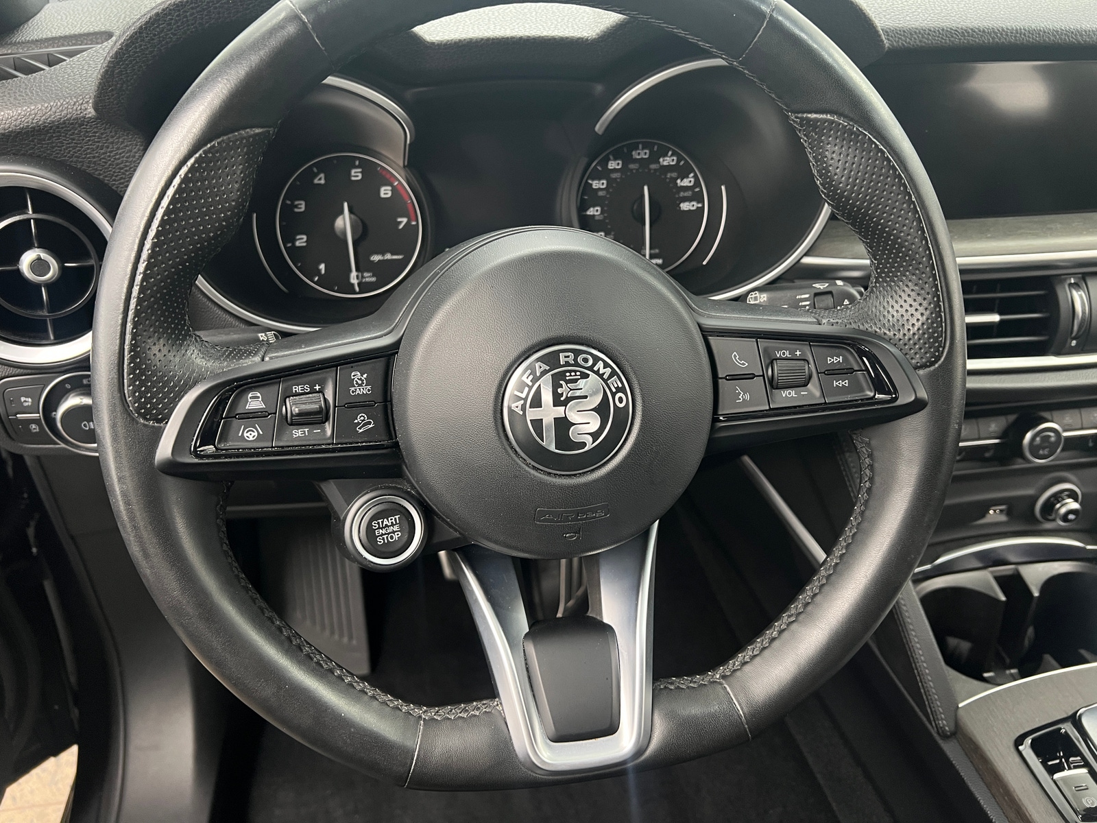 Thumbnail: 2022 Alfa Romeo Stelvio - 4