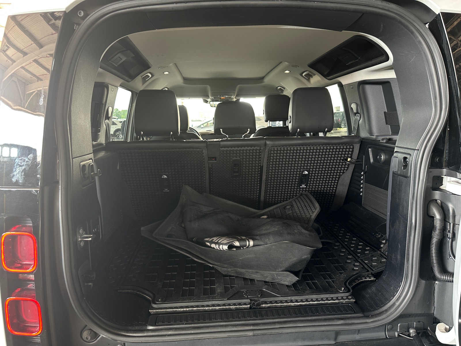 Thumbnail: 2020 Land Rover Defender - 6