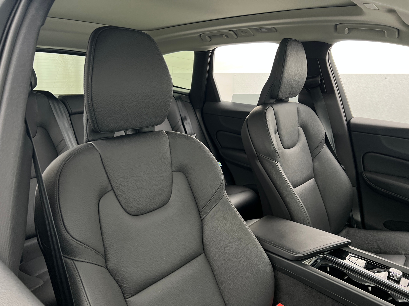 Thumbnail: 2025 Volvo XC60 - 2