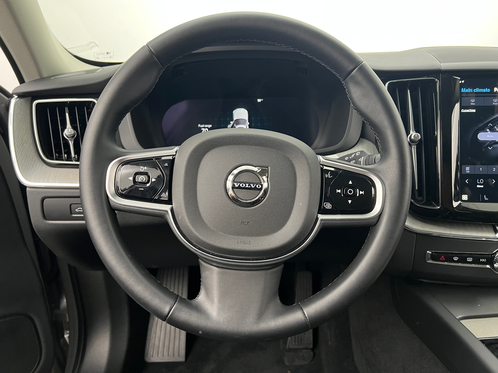 Thumbnail: 2025 Volvo XC60 - 5