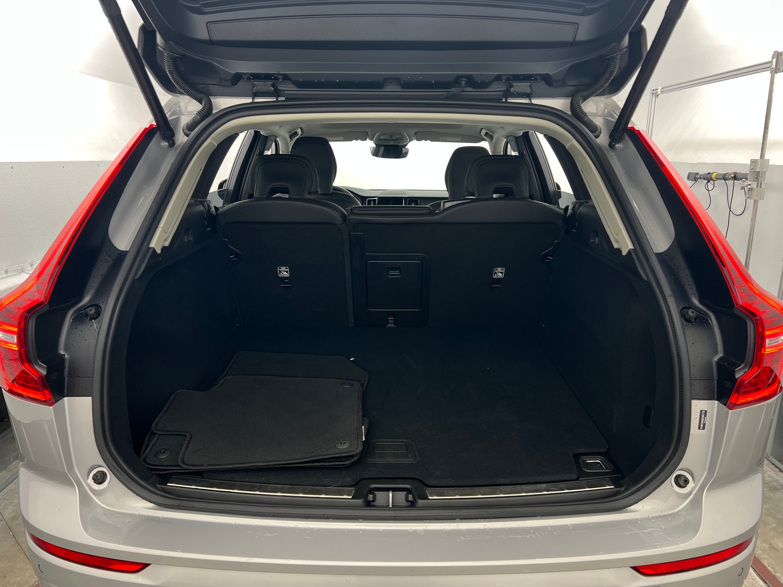 Thumbnail: 2025 Volvo XC60 - 7