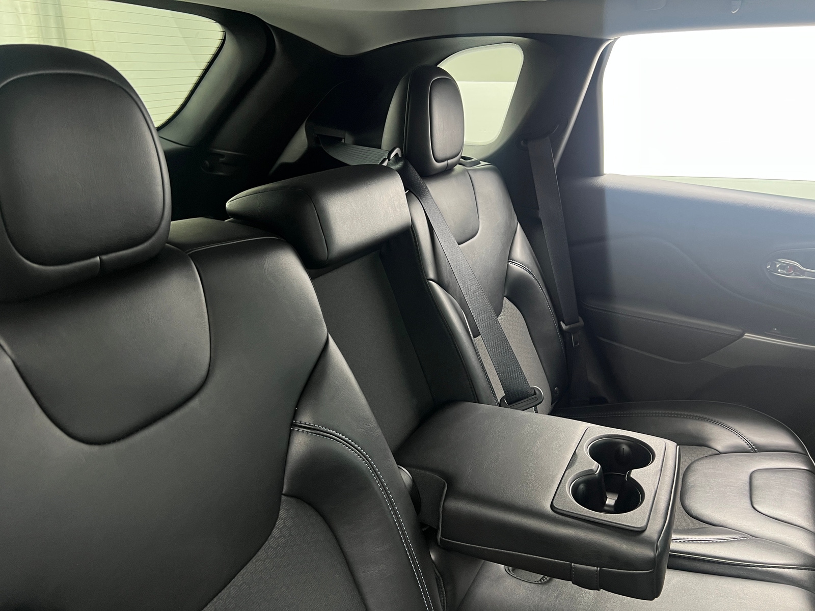 Thumbnail: 2019 Jeep Cherokee - 6