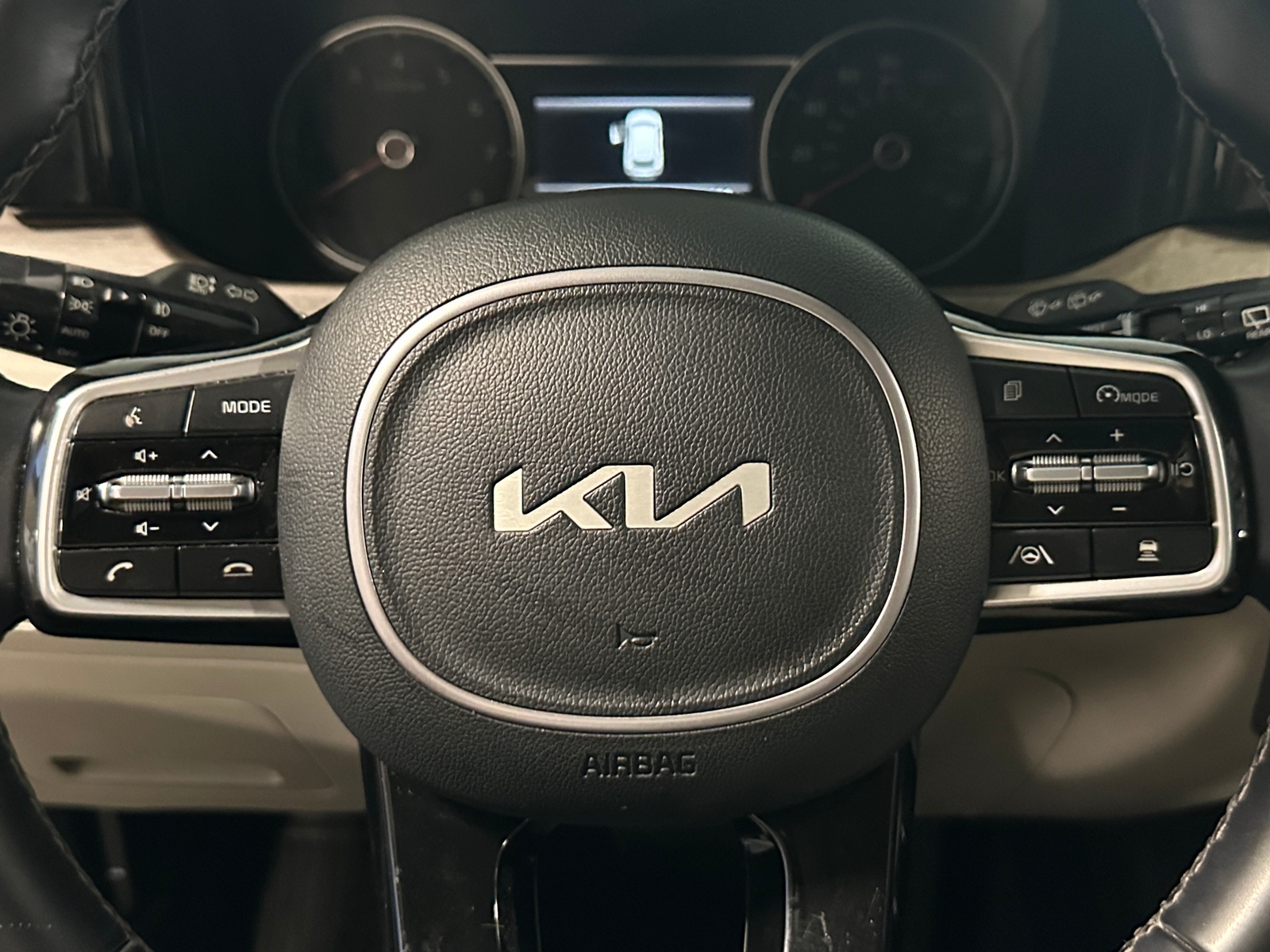 Thumbnail: 2022 Kia Sorento - 4