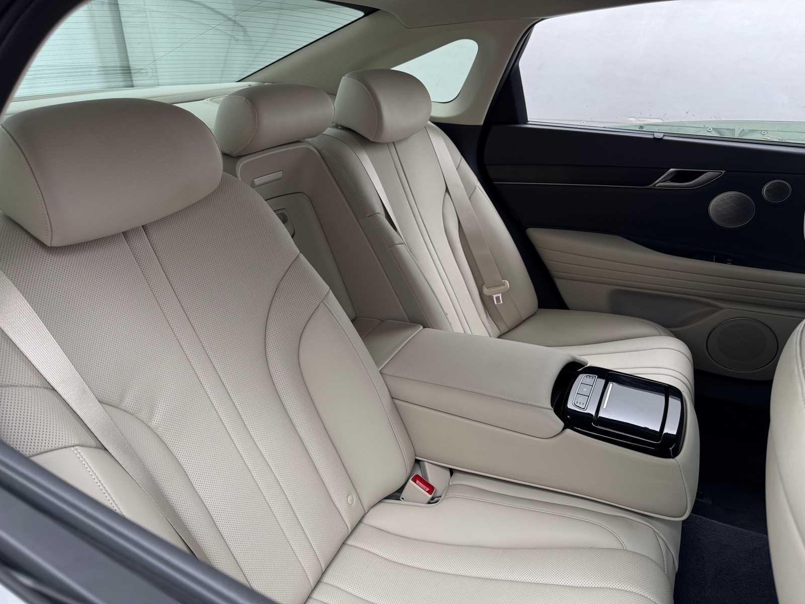 Thumbnail: 2022 Genesis G80 - 5