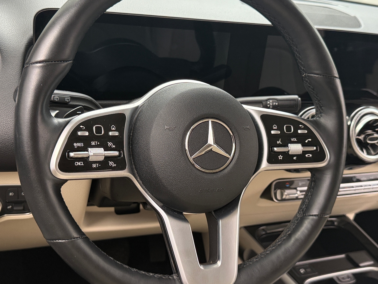 Thumbnail: 2022 Mercedes-Benz GLB - 4