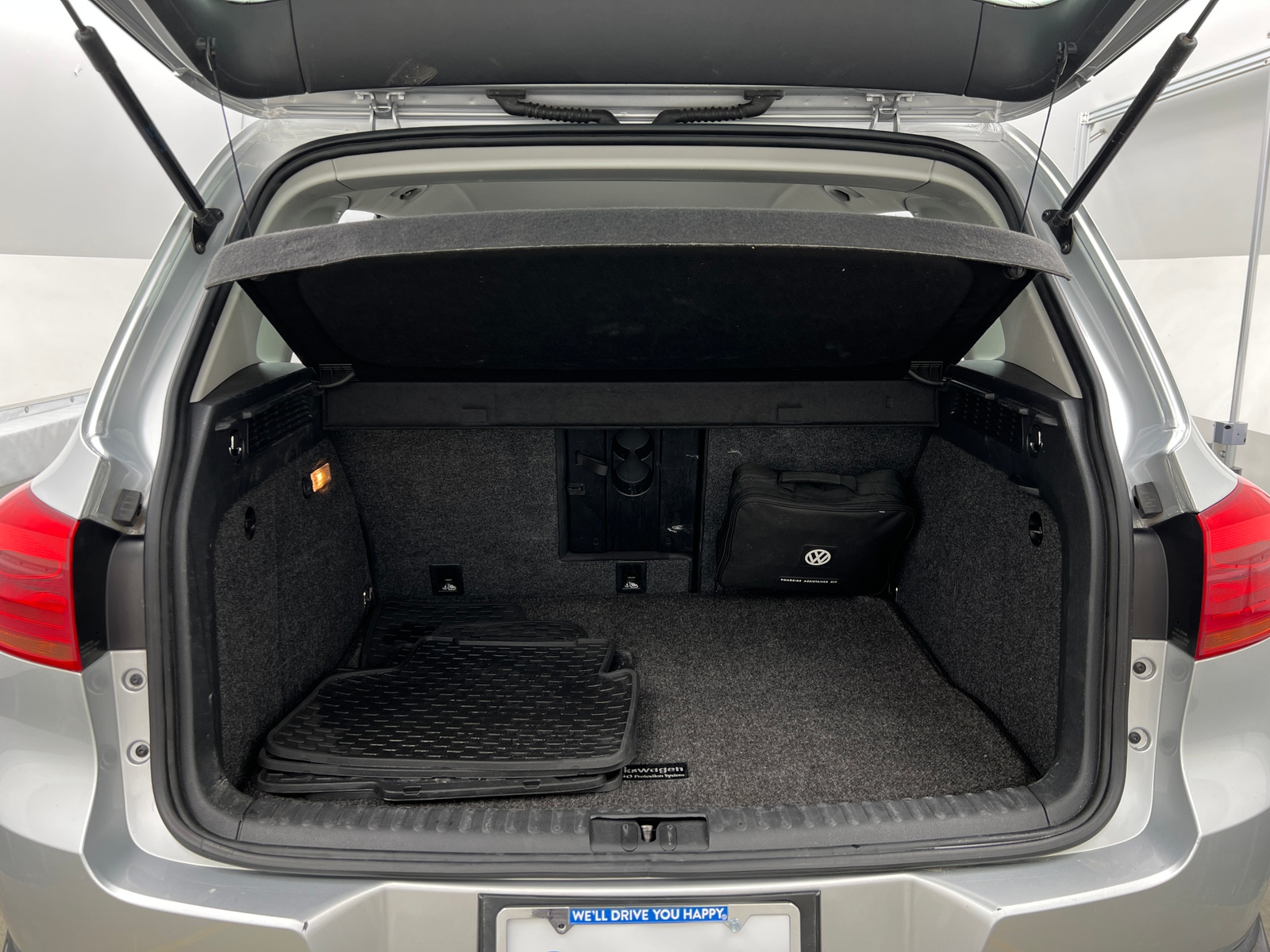 Thumbnail: 2017 Volkswagen Tiguan - 7