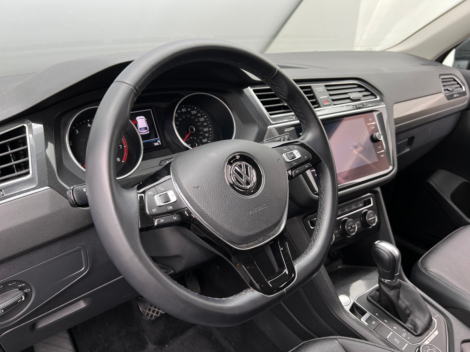Thumbnail: 2018 Volkswagen Tiguan - 4