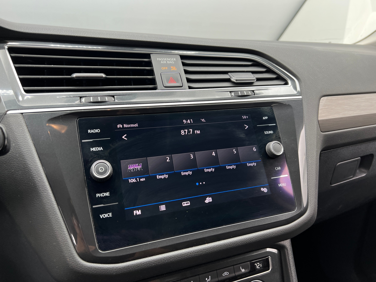 Thumbnail: 2018 Volkswagen Tiguan - 3