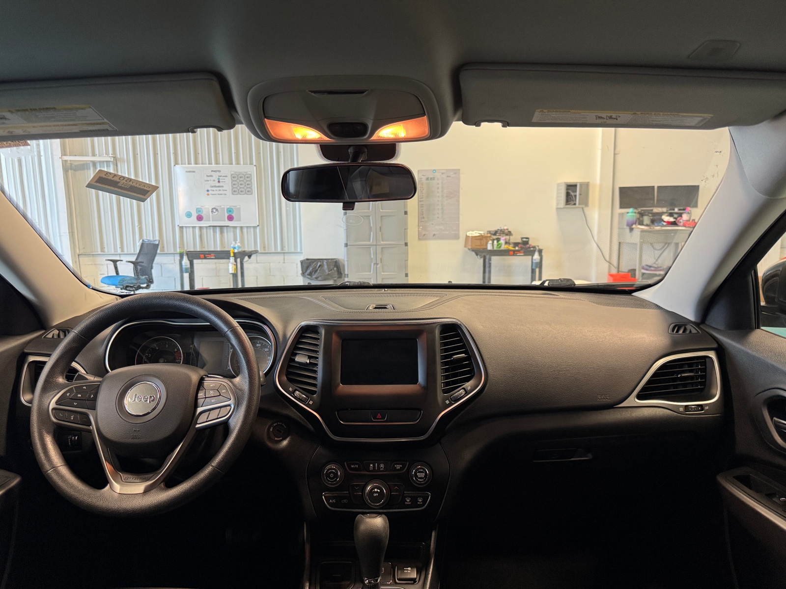 Thumbnail: 2019 Jeep Cherokee - 3