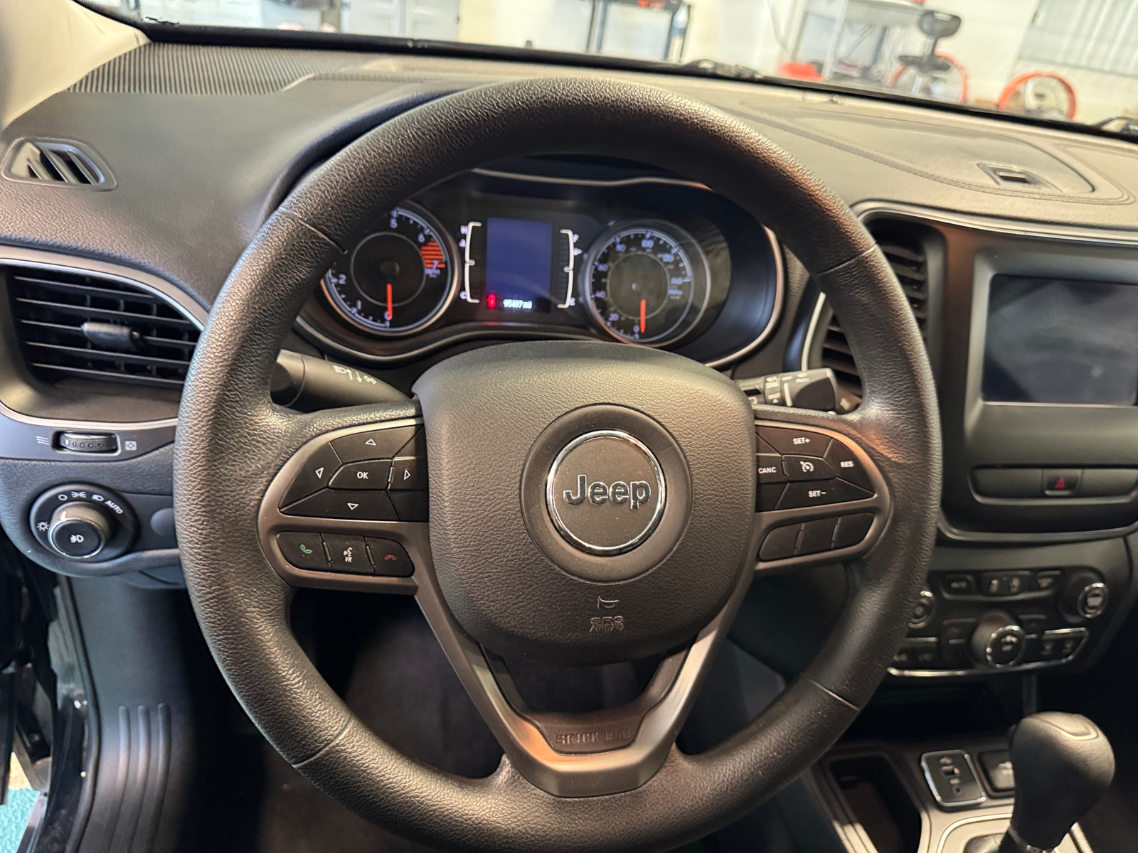 Thumbnail: 2019 Jeep Cherokee - 5