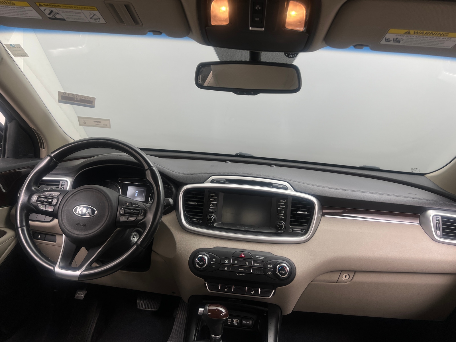 Thumbnail: 2017 Kia Sorento - 3