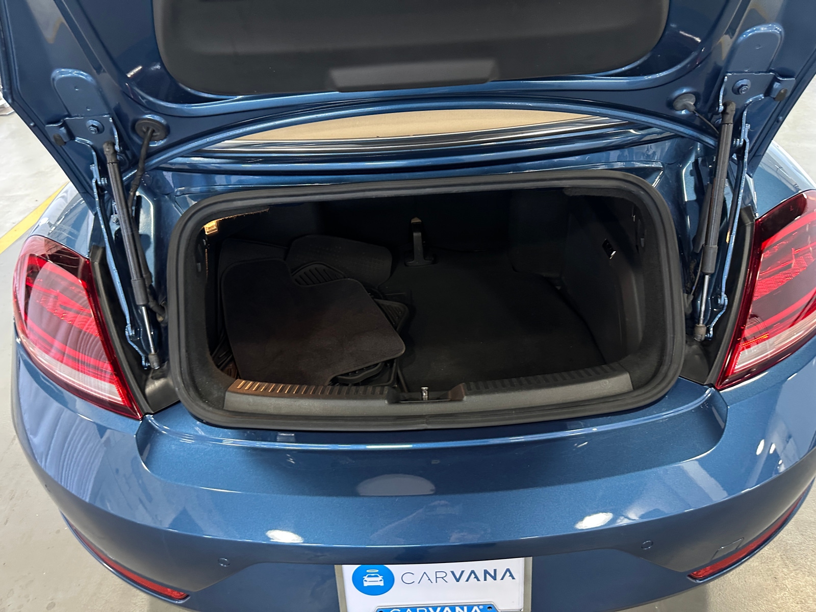 Thumbnail: 2019 Volkswagen Beetle - 6
