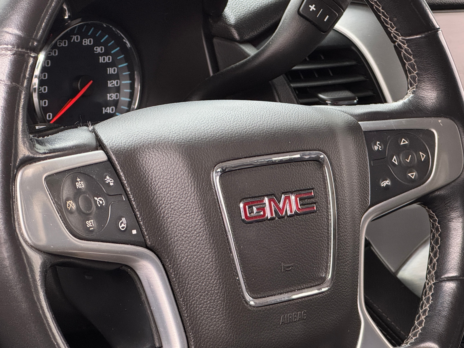 Thumbnail: 2019 GMC Yukon XL - 4