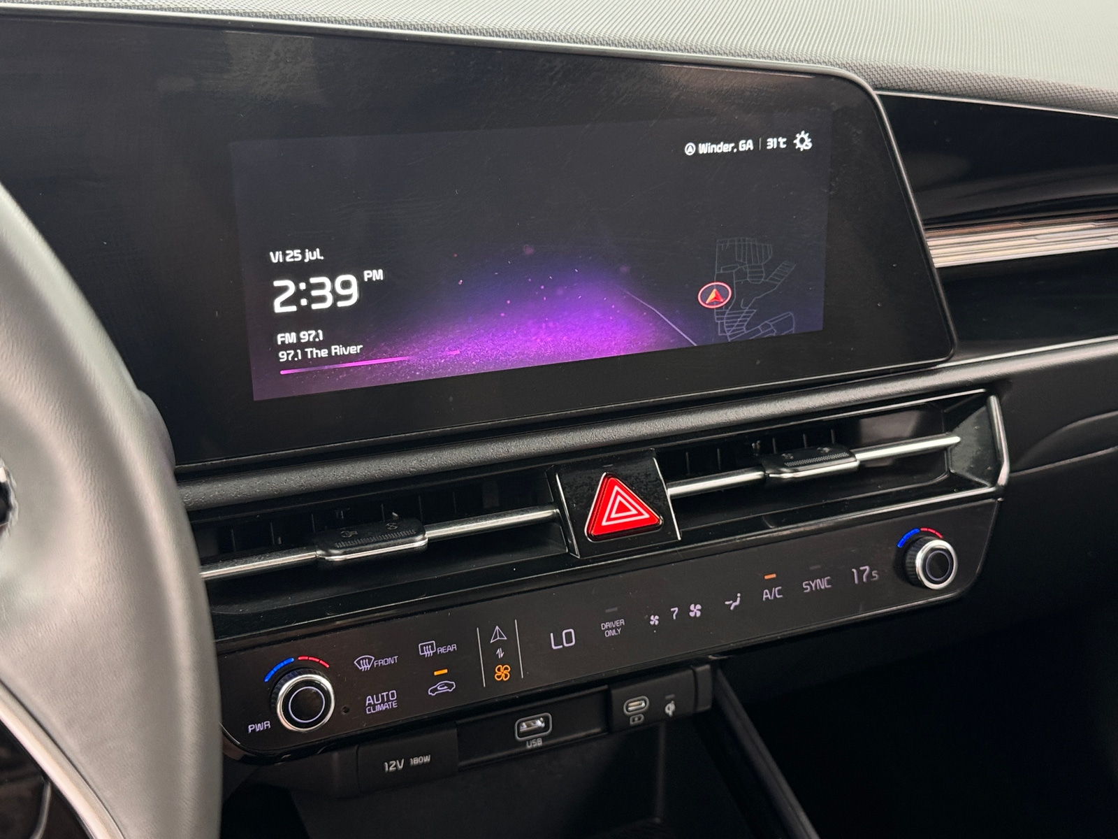 Thumbnail: 2023 Kia Niro - 4