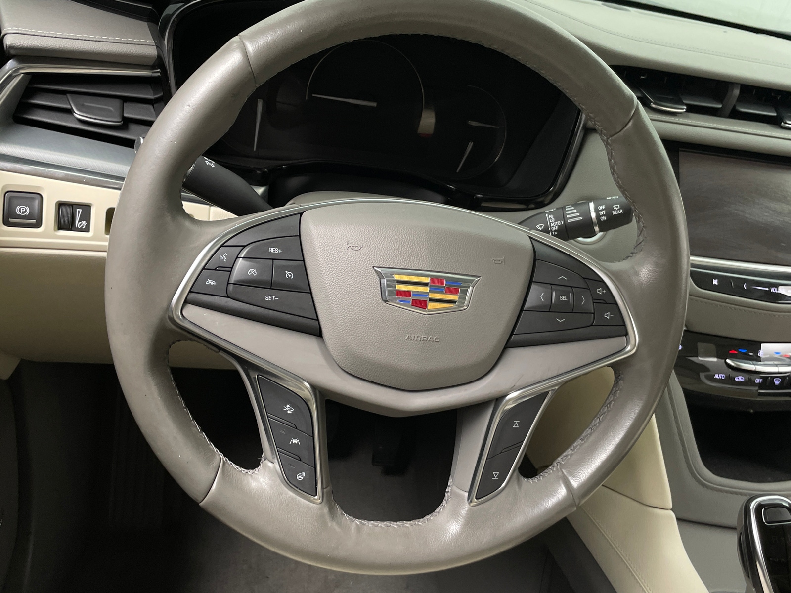 Thumbnail: 2019 Cadillac XT5 - 4