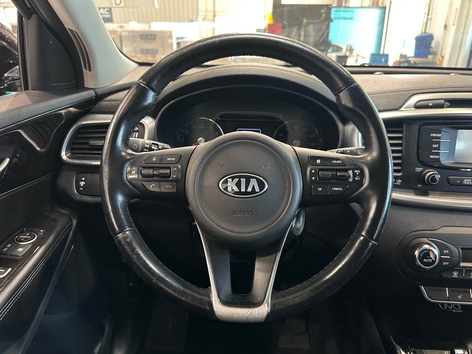 Thumbnail: 2016 Kia Sorento - 4