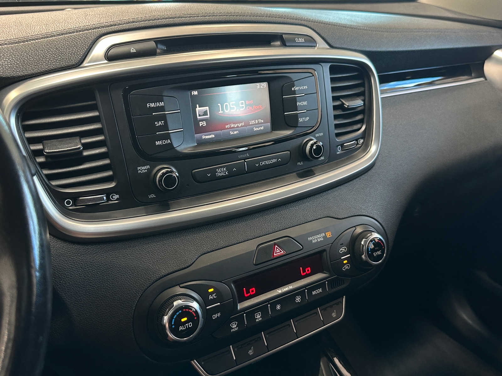 Thumbnail: 2016 Kia Sorento - 3