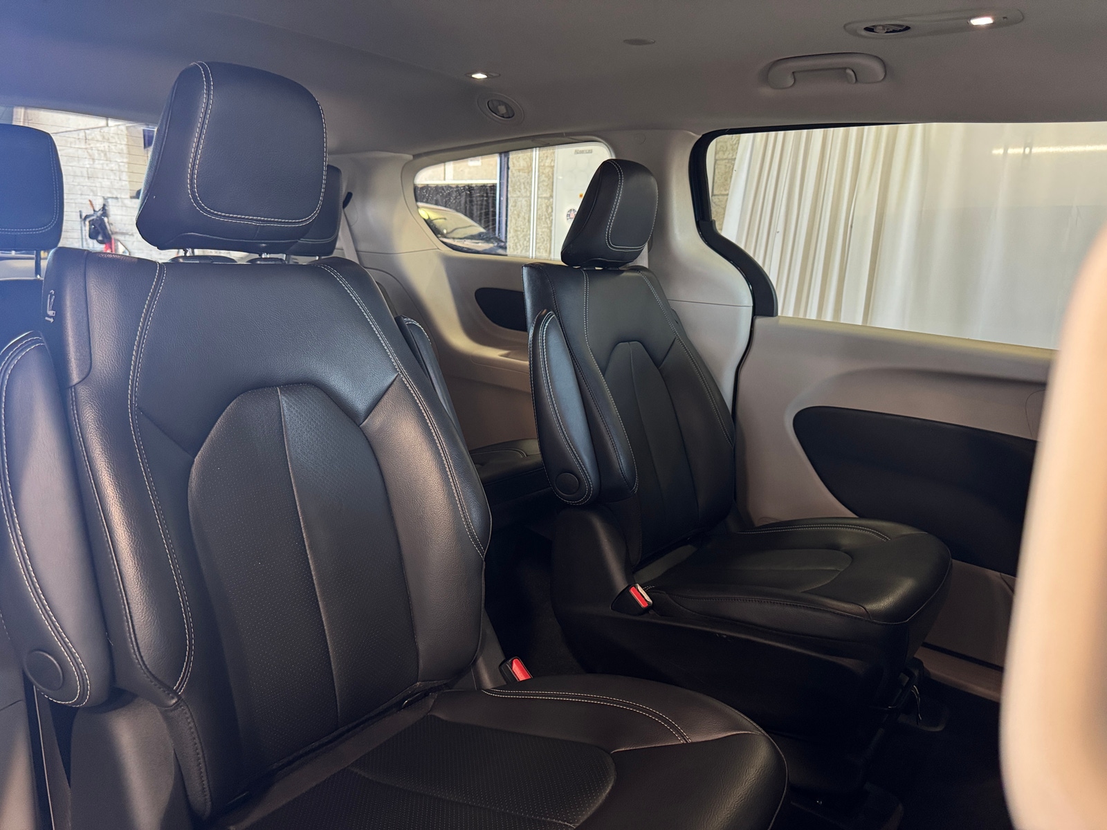 Thumbnail: 2022 Chrysler Pacifica - 5