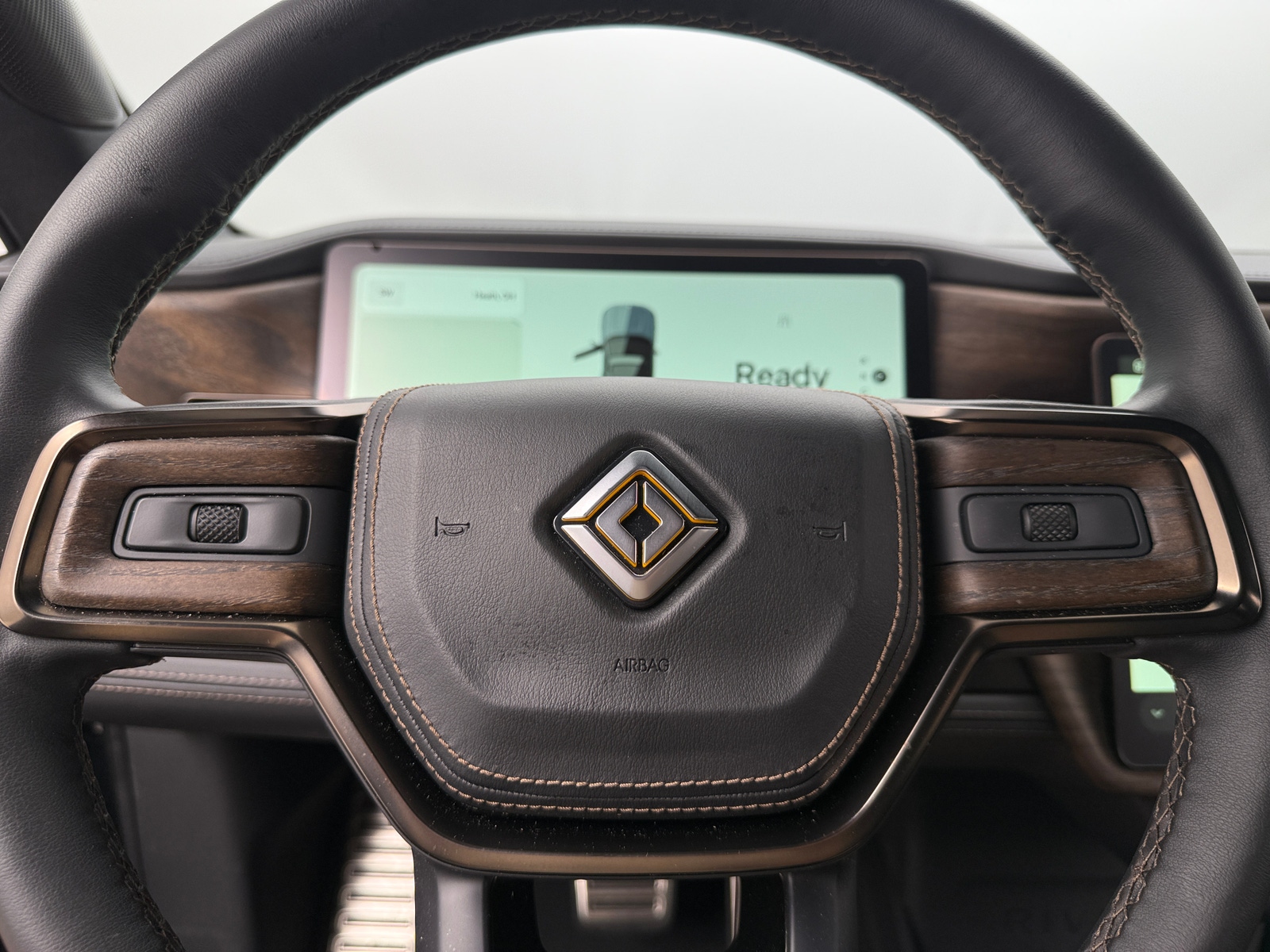 Thumbnail: 2025 Rivian R1S - 3